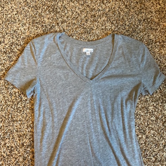Size medium basic tshirt - Picture 2 of 2